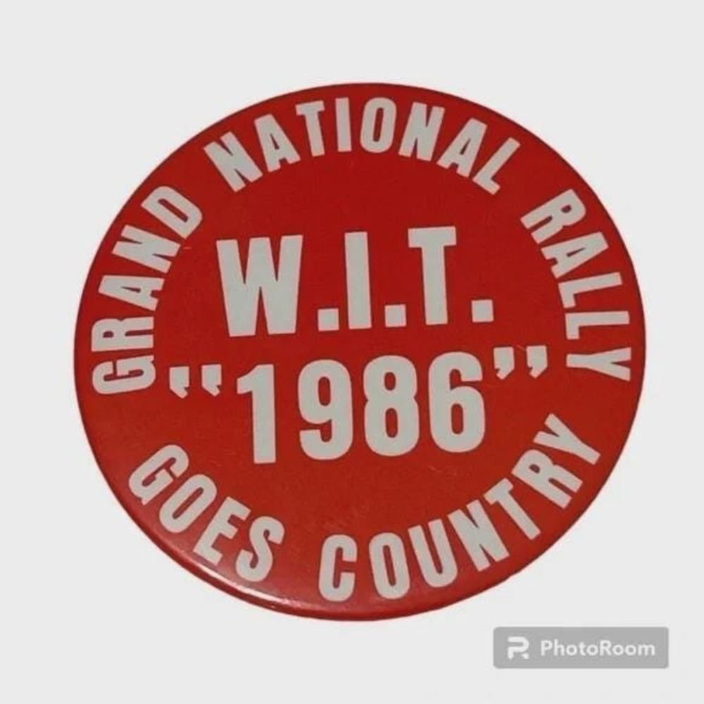 Grand National Rally Goes Country W.I.T. 1986 Vintageโ Pin Back Button